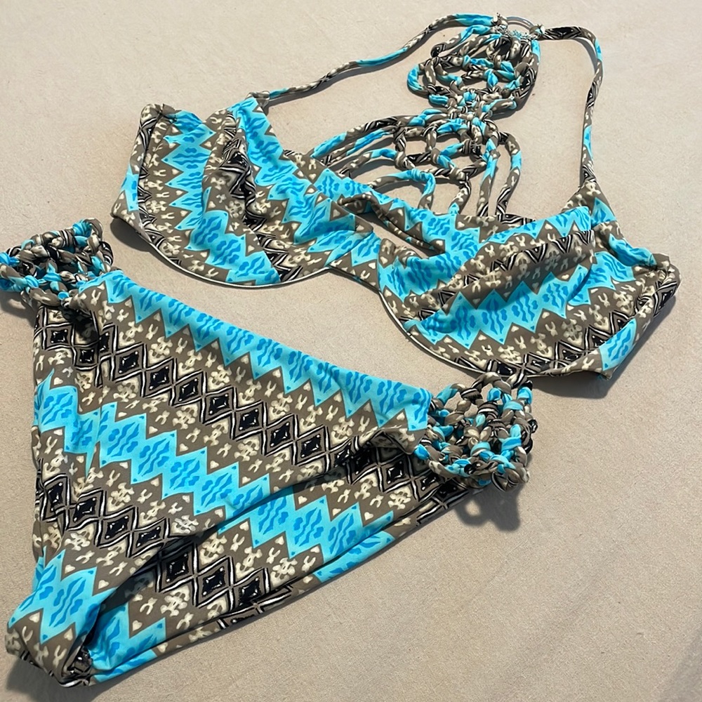 Frankie’s Bikinis set